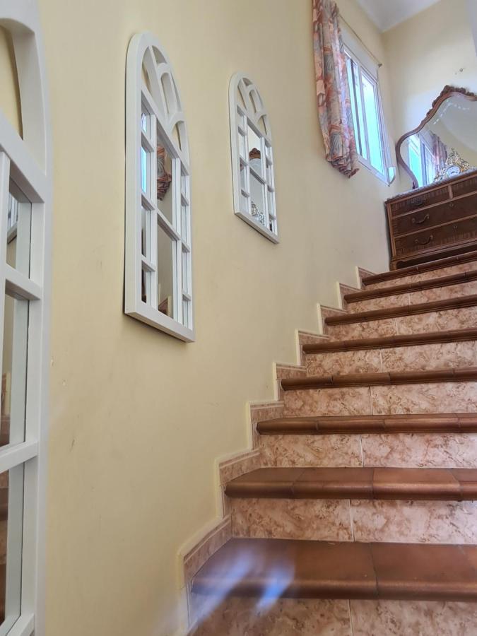 Château Angélique Villa Montroi  Exterior foto